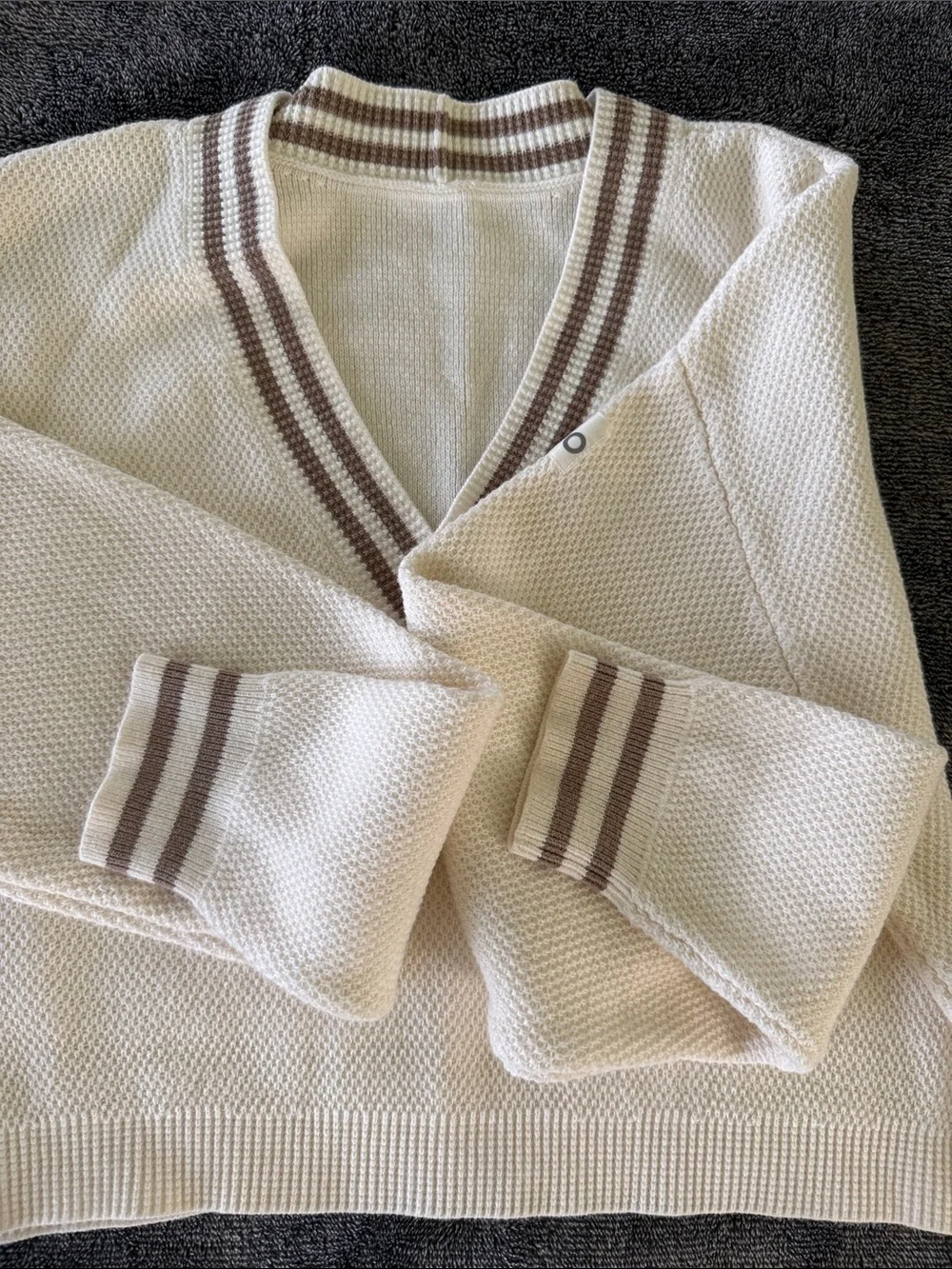 ALO Tennis Club Sweater Knit V-Neck Pullover Top, Ivory/Gravel, size S